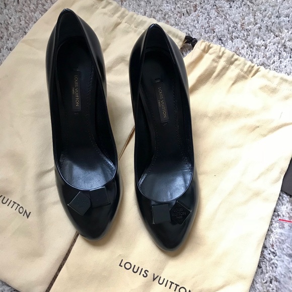 Louis Vuitton - Picture 1 of 6